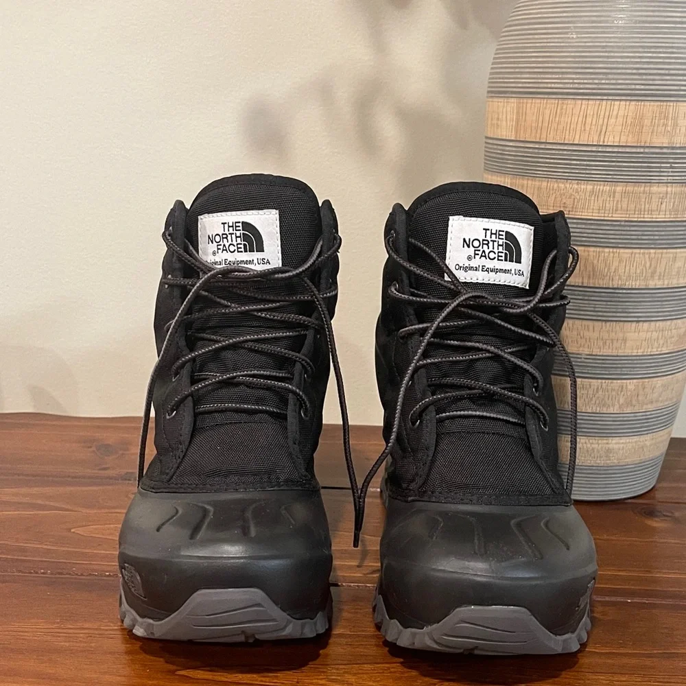 The North Face Women's Black Winter Boots - Picture 1 of 5